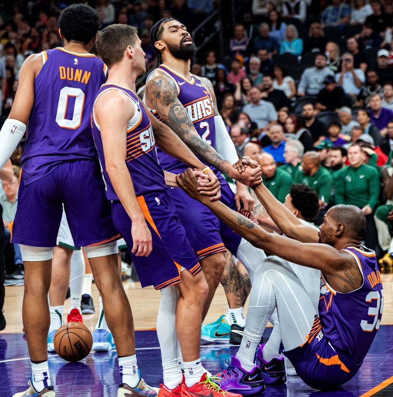 威金斯三巨头联手，三连败得分突破，湖人冲击季后赛！的简单介绍