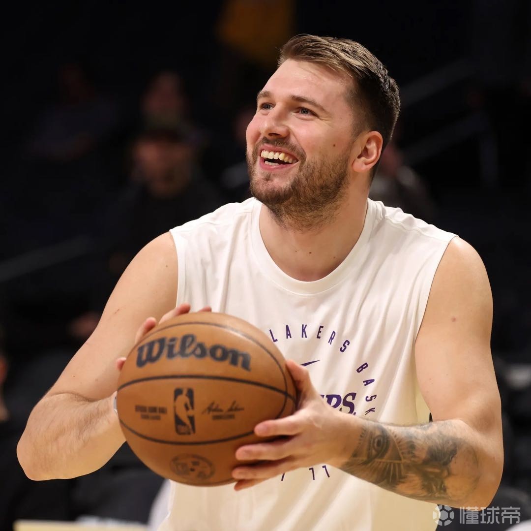 东契奇在塞尔维亚队比赛中战术调整，比分优势明显引发热议！的简单介绍