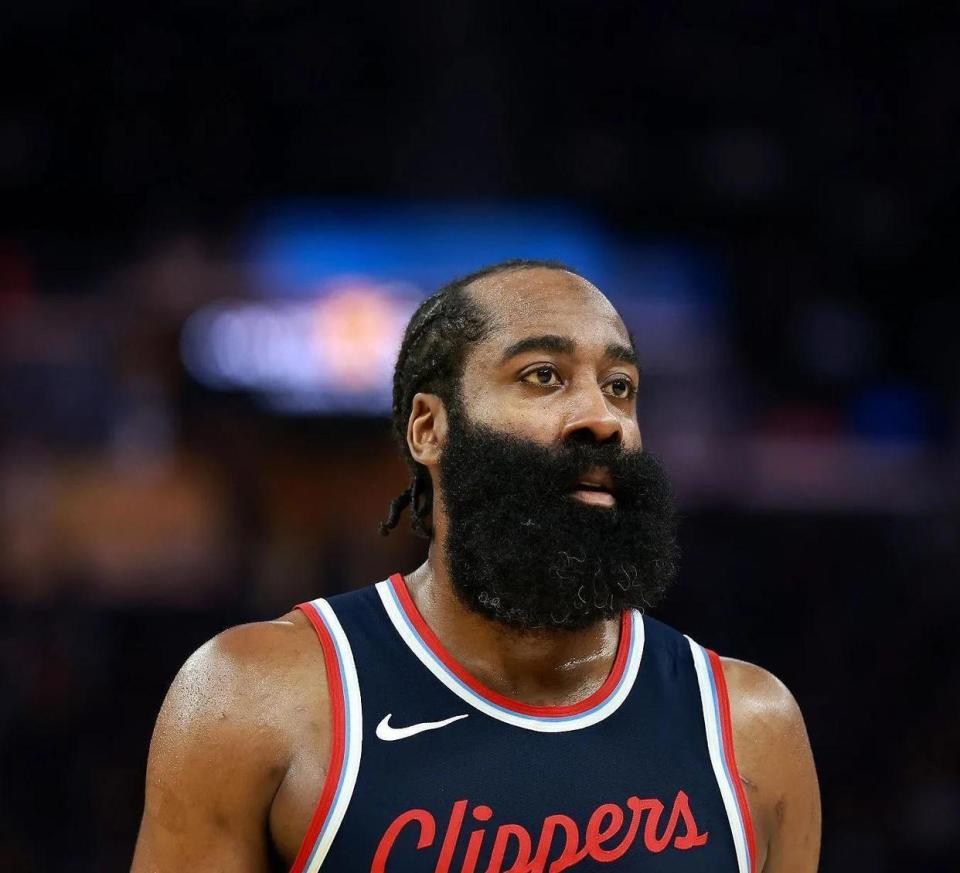 哈登赛点兑现，纽约尼克斯淘汰丹佛掘金晋级四强，主帅激动落泪(哈登审判之投全场回放视频)